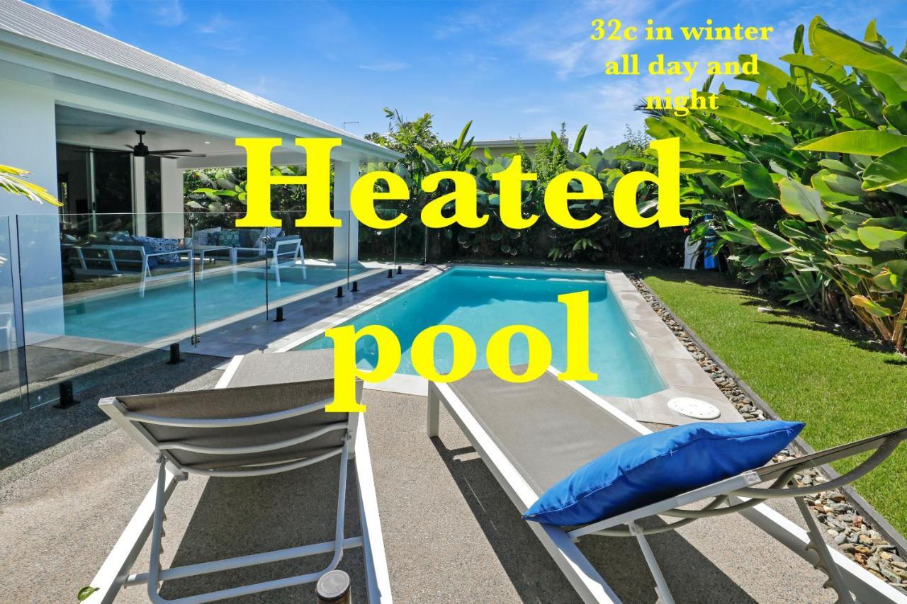 Seaside 300m to beach 32c pool for cooler months in Palm Cove, Australia