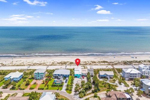 Private Beachfront Home Sleeps 12 Balconies Kayaks & Ocean Views — 4-Star Luxury Hotel in Port Saint Joe, United States