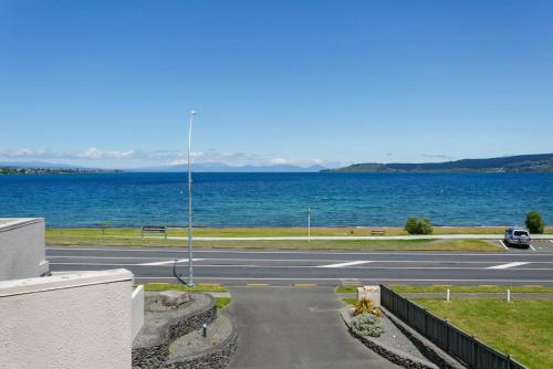 Lakefront Living 3 Level Home With Spectacular Water and Mountain Views — 4-Star Luxury Hotel in Taupo, New Zealand