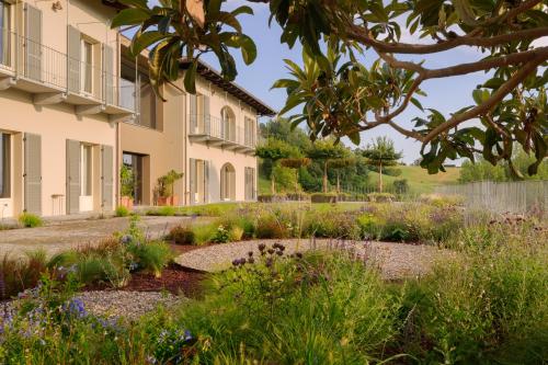 Icollirossi Agriturismo — 4-Star Luxury Hotel in Mussotto, Italy