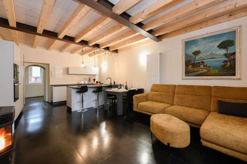 Casa Margherita new house in the ancient hamlet — 4-Star Luxury Hotel in Salo, Italy
