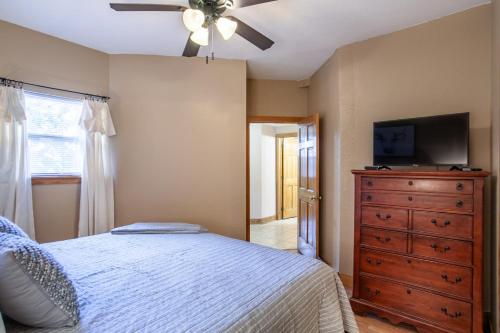 Higher Ground Condo with Mountain and Golf View — 4-Star Luxury Hotel in Pigeon Forge, United States