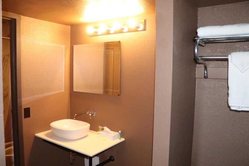 Historic Cow Palace Inn - photo 20