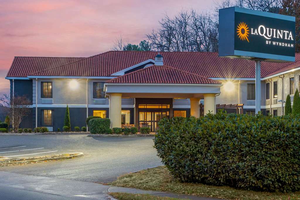 La Quinta Inn by Wyndham Radford - photo 4