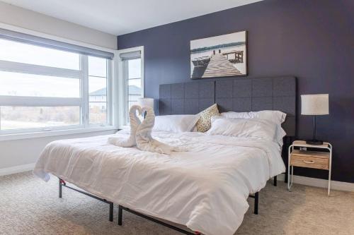 4Bed25 BathBrand newNiagara FallsSleeps12 — hotel in Thorold