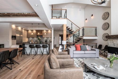 Havre Ride Out 113 Luxurious & Modern Direct Ski in Ski out in Mont-Tremblant, Canada