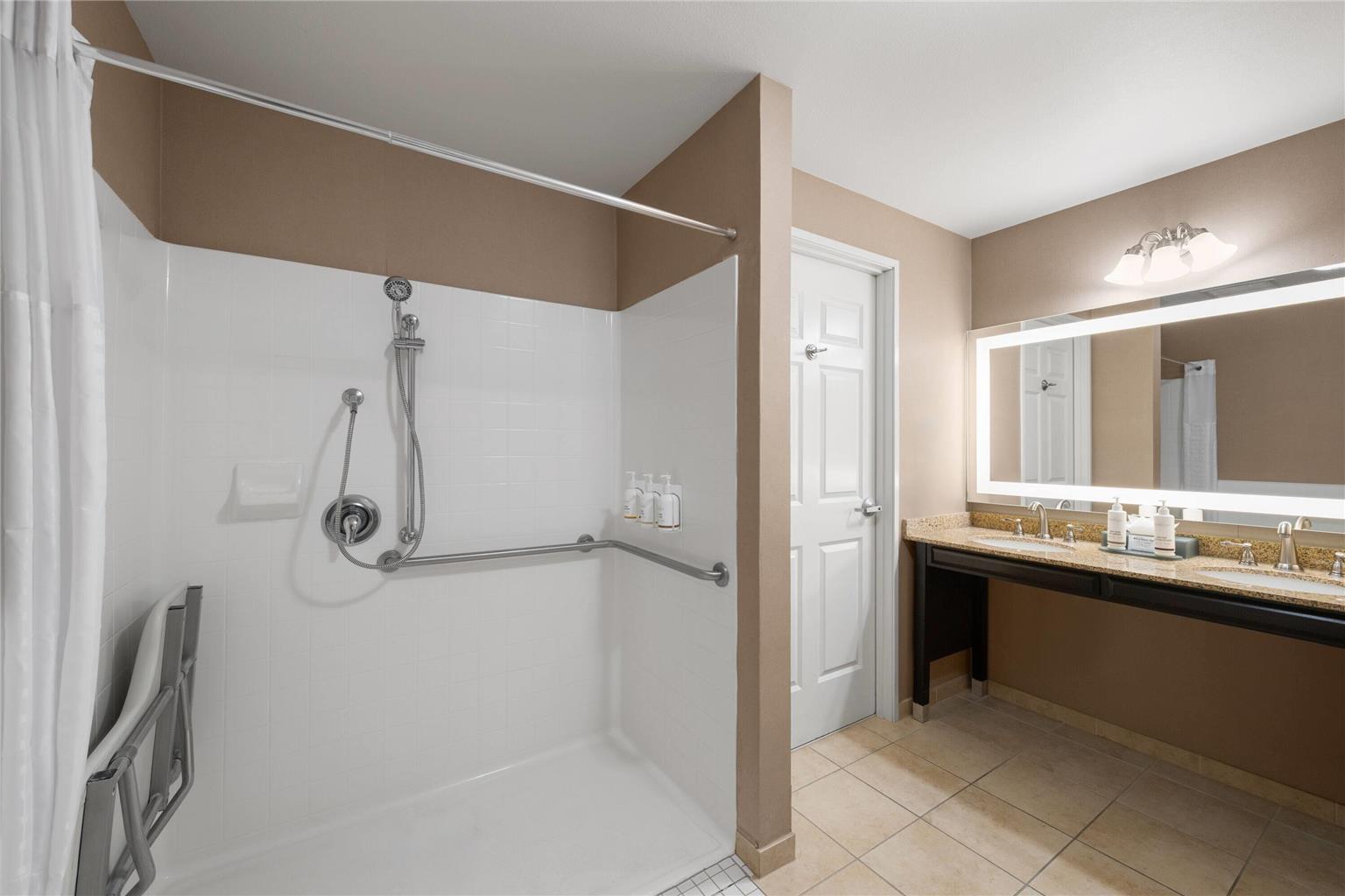 La Quinta Inn & Suites by Wyndham Paso Robles - photo 25