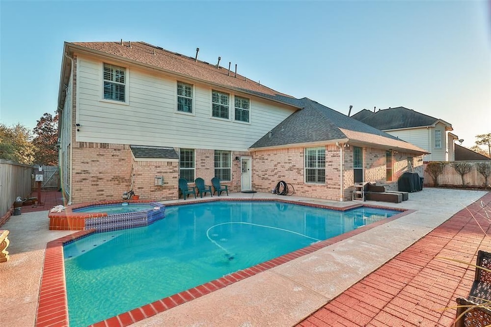Royce Mini Mansion With Heated Pool Spa Houston — Spring