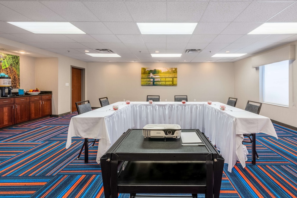 Hampton Inn & Suites Hopkinsville - photo 34