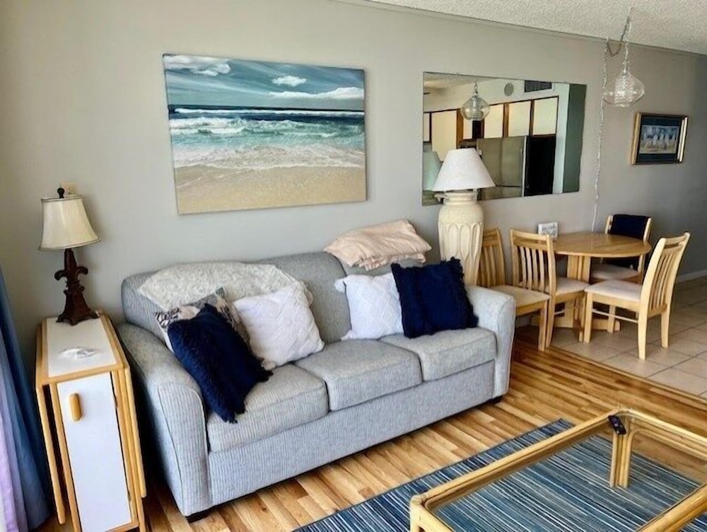 Royal Garden Resort 904 2 Bedroom Condo by RedAwning in Murrells Inlet, United States