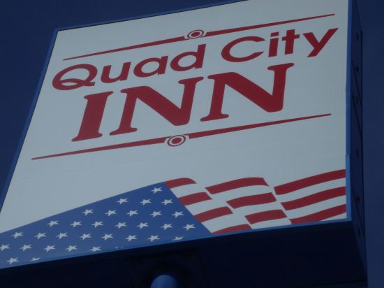 Quad City Inn - photo 8