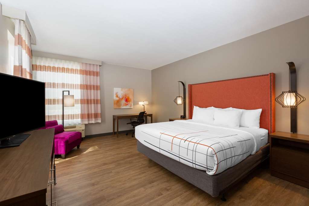 La Quinta by Wyndham Altoona Des Moines - photo 20