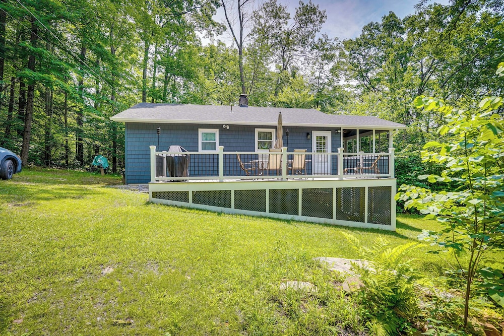 Monterey Haven Less Than half Mi to Lake Garfield with Kayaks in Monterey, United States