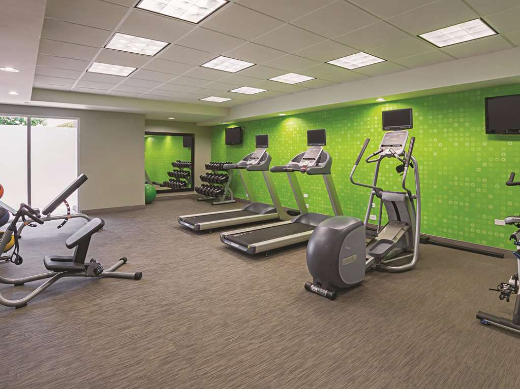La Quinta Inn & Suites by Wyndham Fort Worth North - photo 12
