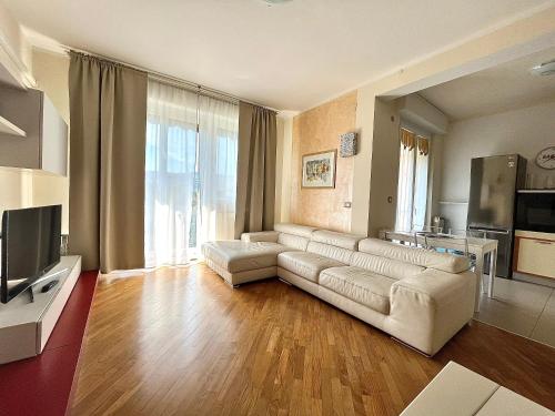 Appartamento Puccini a 6 minuti in bus o auto dalla Stazione Centrale — 4-Star Luxury Hotel in La Spezia, Italy