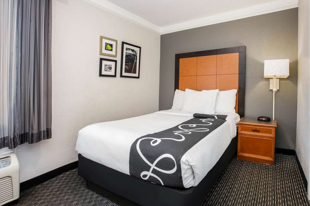 La Quinta Inn by Wyndham Dallas Uptown - photo 76