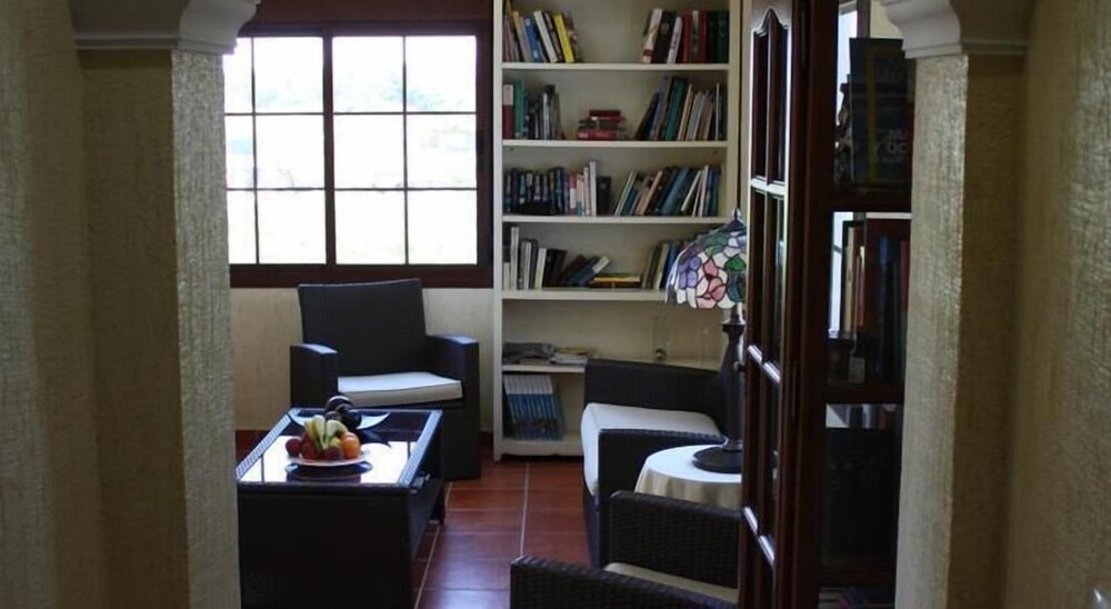 La Plata Hotel and Restaurant — hotel in Arcos De La Frontera