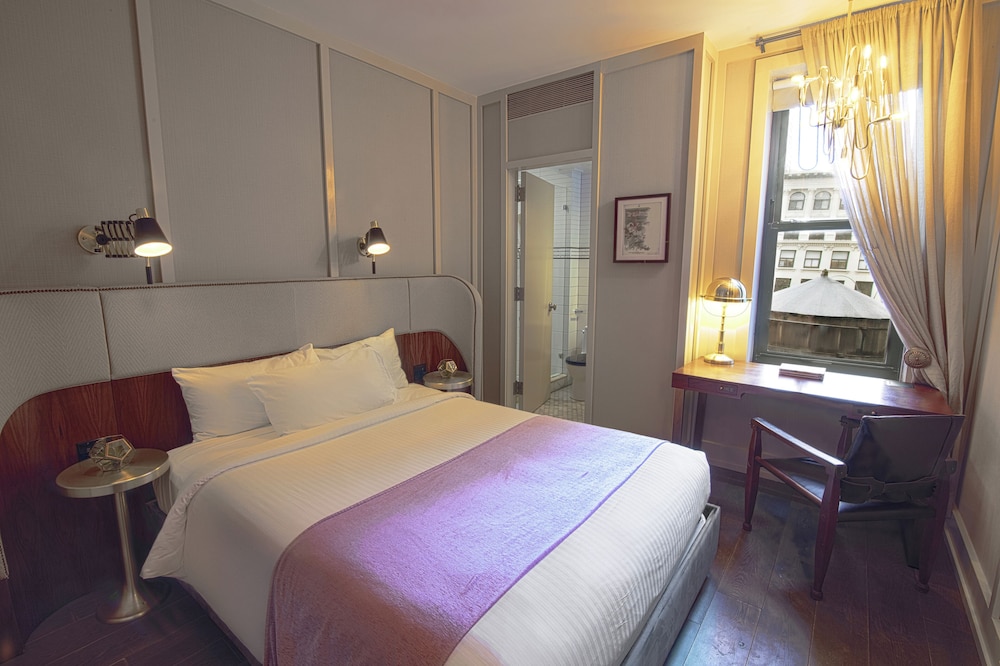 The Evelyn Hotel - photo 13