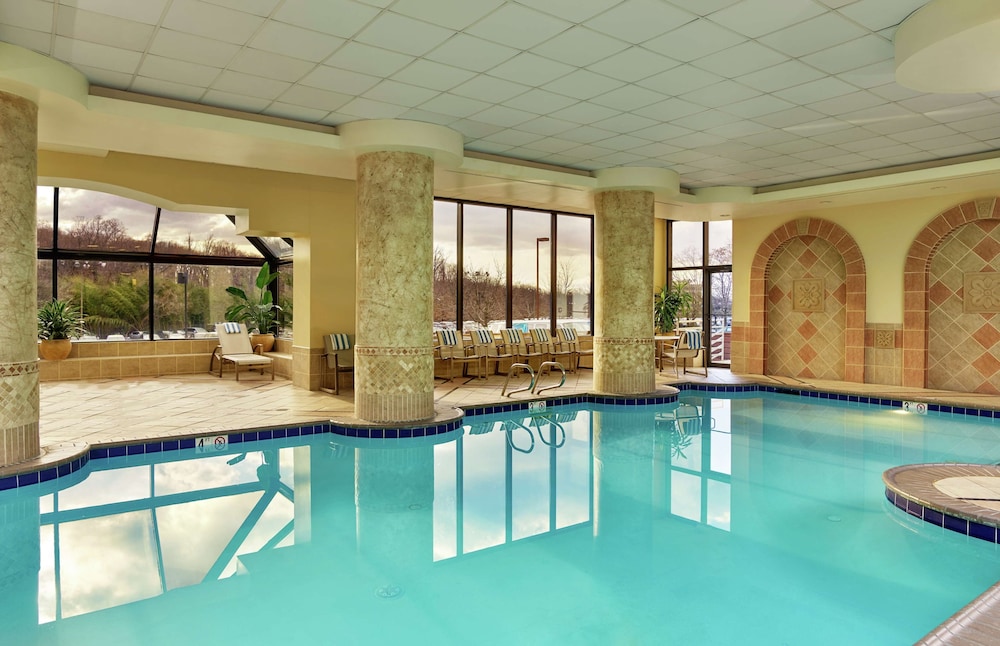 Embassy Suites by Hilton Tysons Corner - photo 17