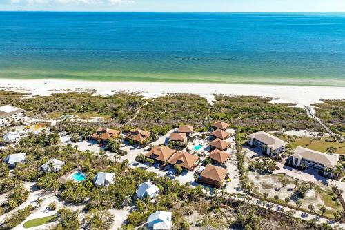 Cozy Coastal Haven Your Relaxing Sanibel Getaway Private Beach in Sanibel, United States