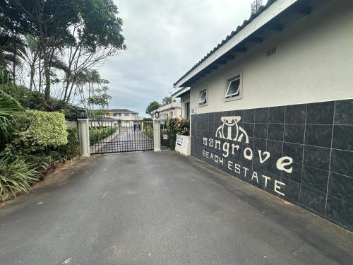 Mangrove Beach Estate Mzimayi 2 — 4-Star Luxury Hotel in Port Shepstone, South Africa