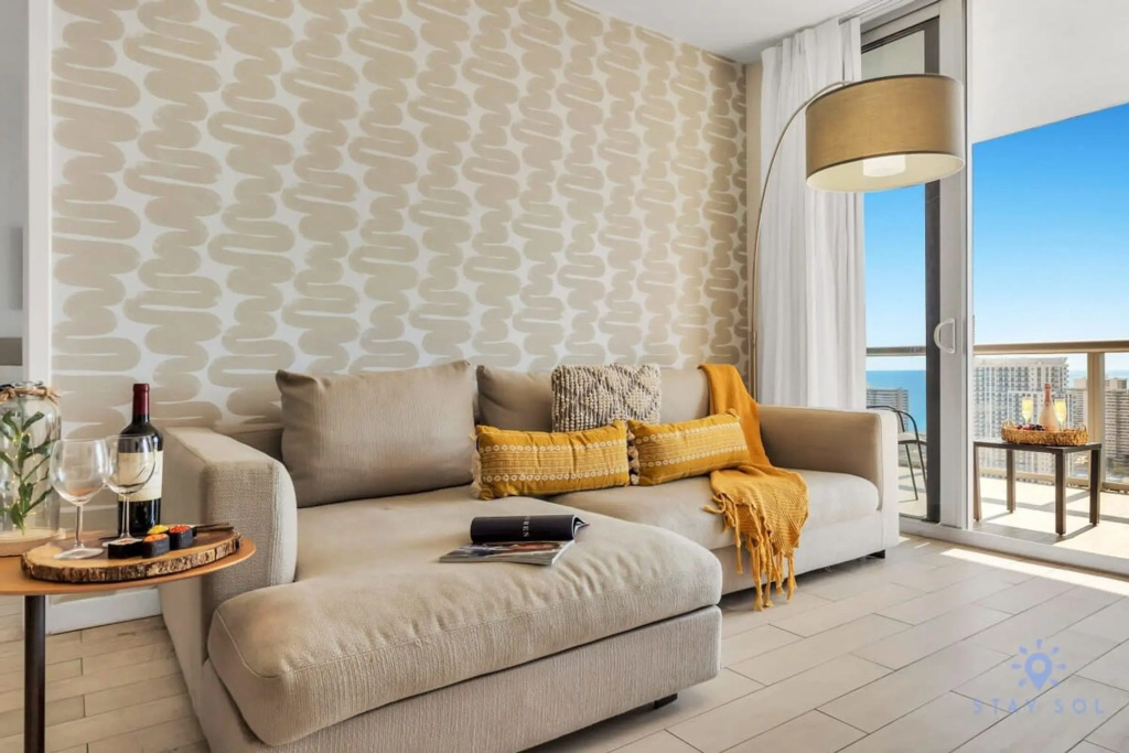 Infinite View Balcony Amazing Pool Near Beach — 4-Star Luxury Hotel in Hallandale Beach, United States