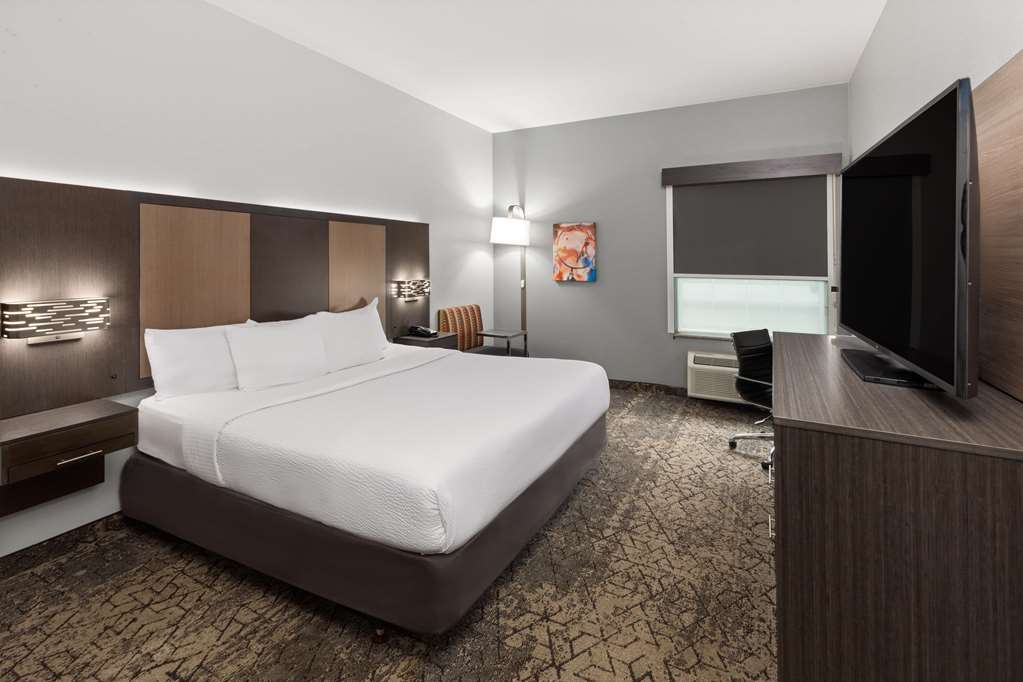 La Quinta Inn & Suites by Wyndham McAlester - photo 18