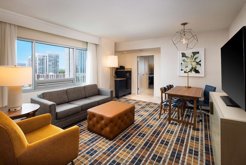 Embassy Suites by Hilton Atlanta Buckhead - photo 7
