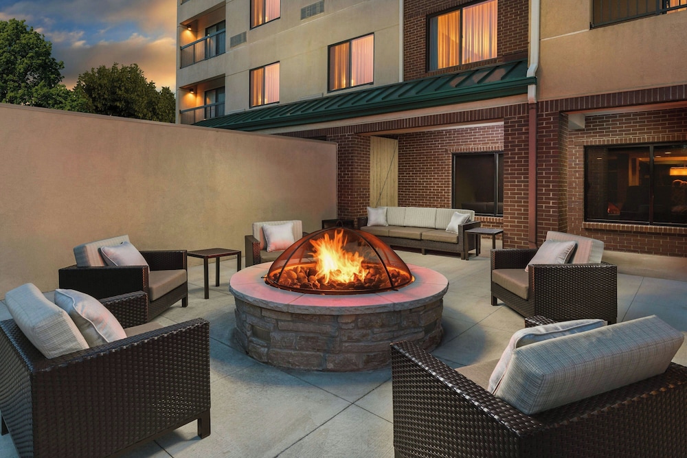 Courtyard by Marriott Chicago Bloomingdale - photo 26