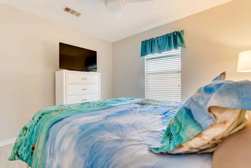 Fenced & Private Backyard: Navarre Retreat in Navarre, United States