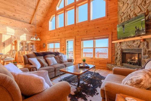 Big Bear Cabin — 4-Star Luxury Hotel in Banner Elk, United States