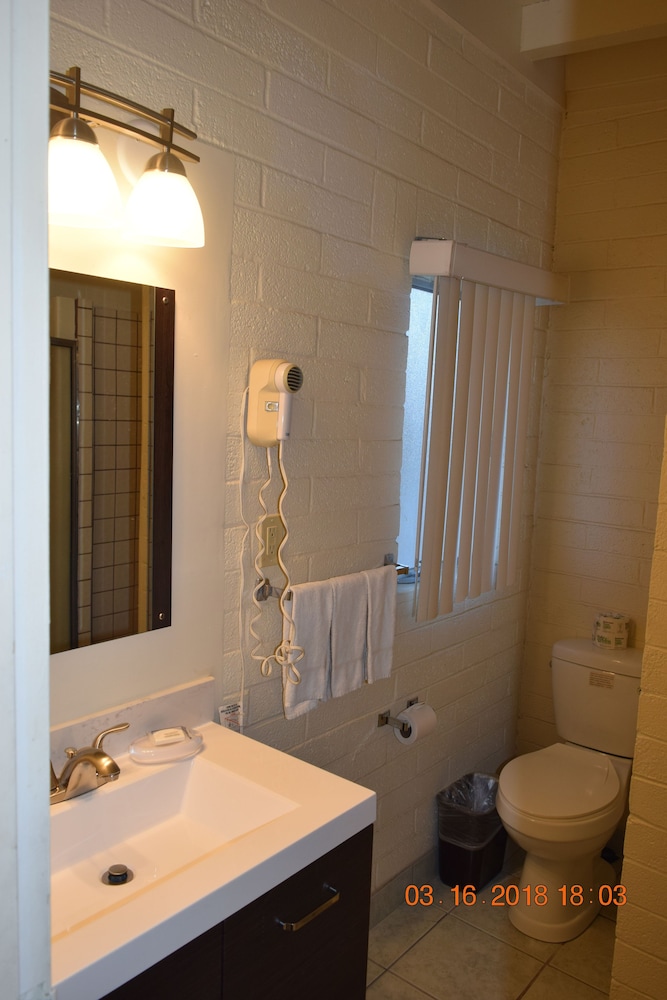 Stanlunds Inn And Suites - photo 32