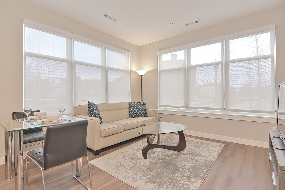 Global Luxury Suites East Boston - photo 23