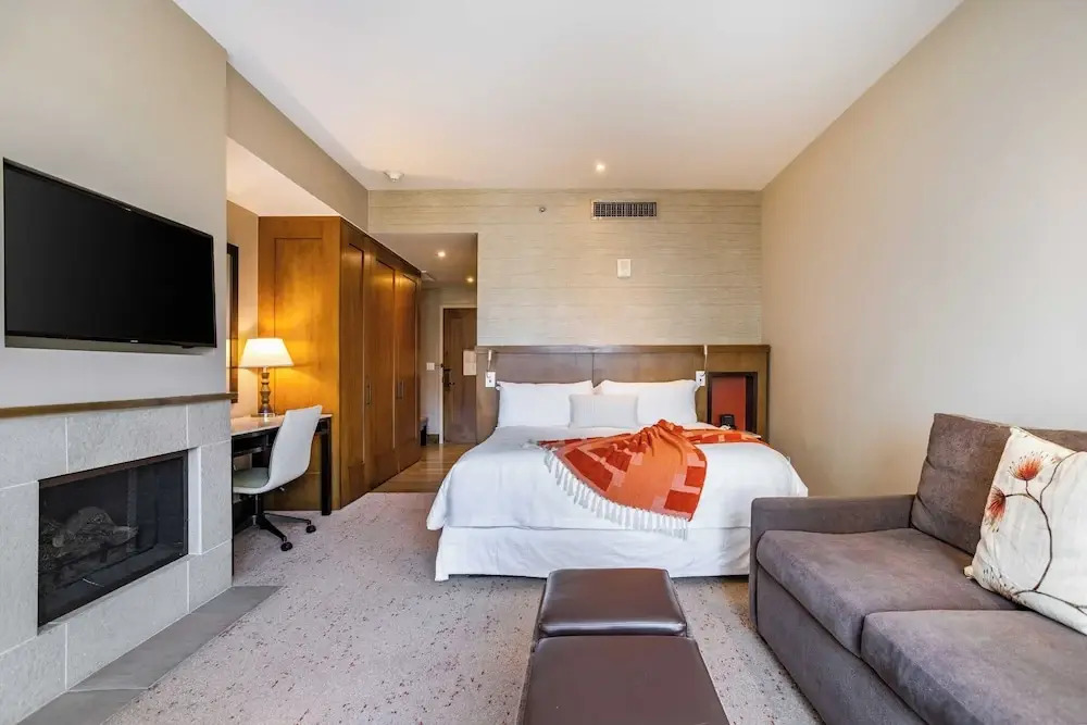 Beaver Creek Solace by AvantStay Studio w Resort Pool Hot Tub Premier Avon Location - photo 10