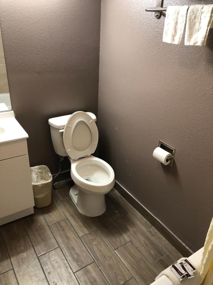 Economy Inn North Randall - photo 29
