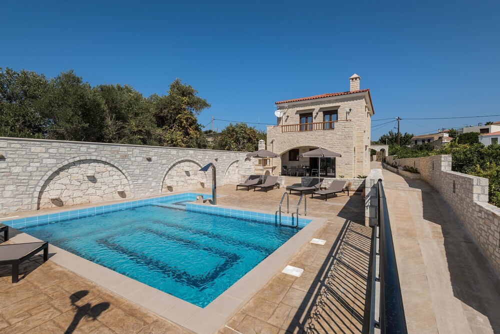 Semeli Villa — 4-Star Luxury Hotel in Rethymno, Greece
