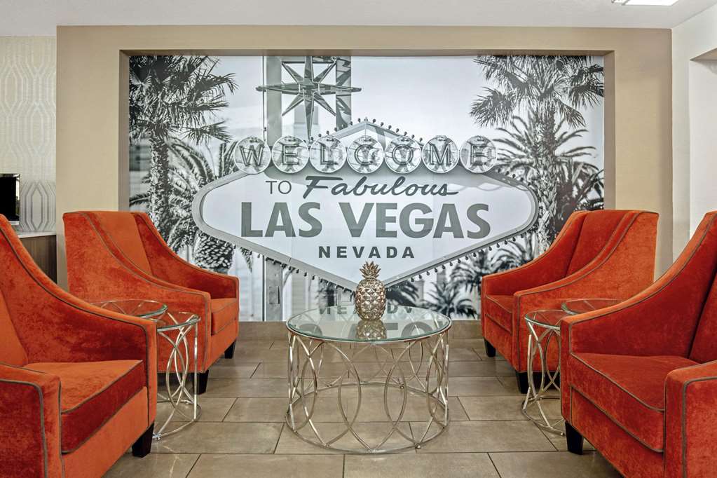La Quinta Inn & Suites by Wyndham Las Vegas Red Rock - photo 6