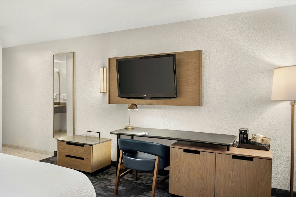 Fairfield by Marriott Mt Pleasant - photo 17