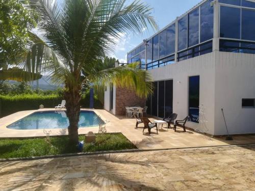 Casa de verano condominio Mediterráneo en Carmen de Apicalá — 4-Star Luxury Hotel in Carmen De Apicala, Colombia