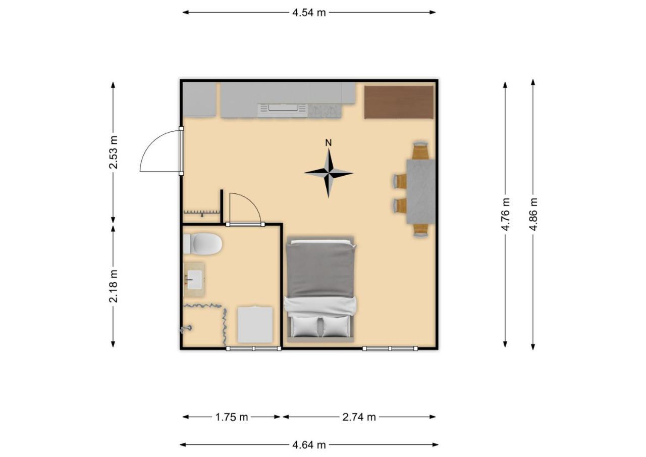 Peaceful studio with desk & free parking near city center