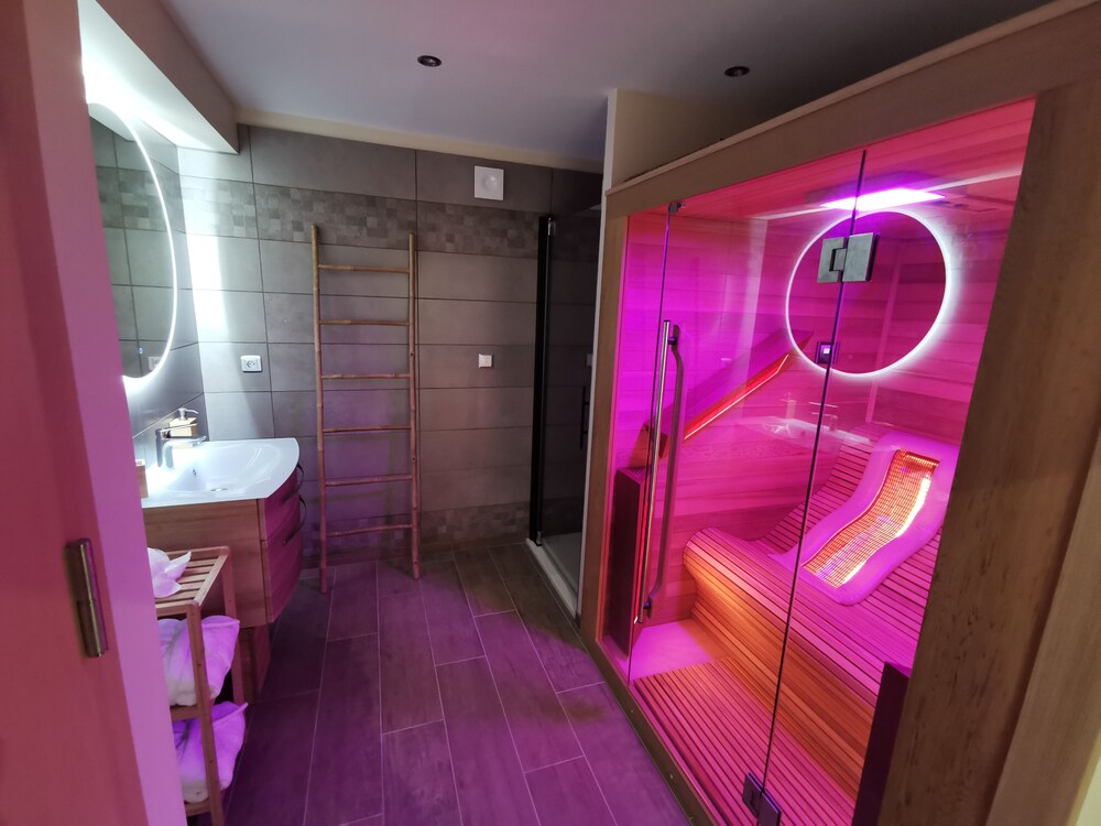 Gite Ni vu ni connu — 5-Star Luxury Hotel in Guines, France