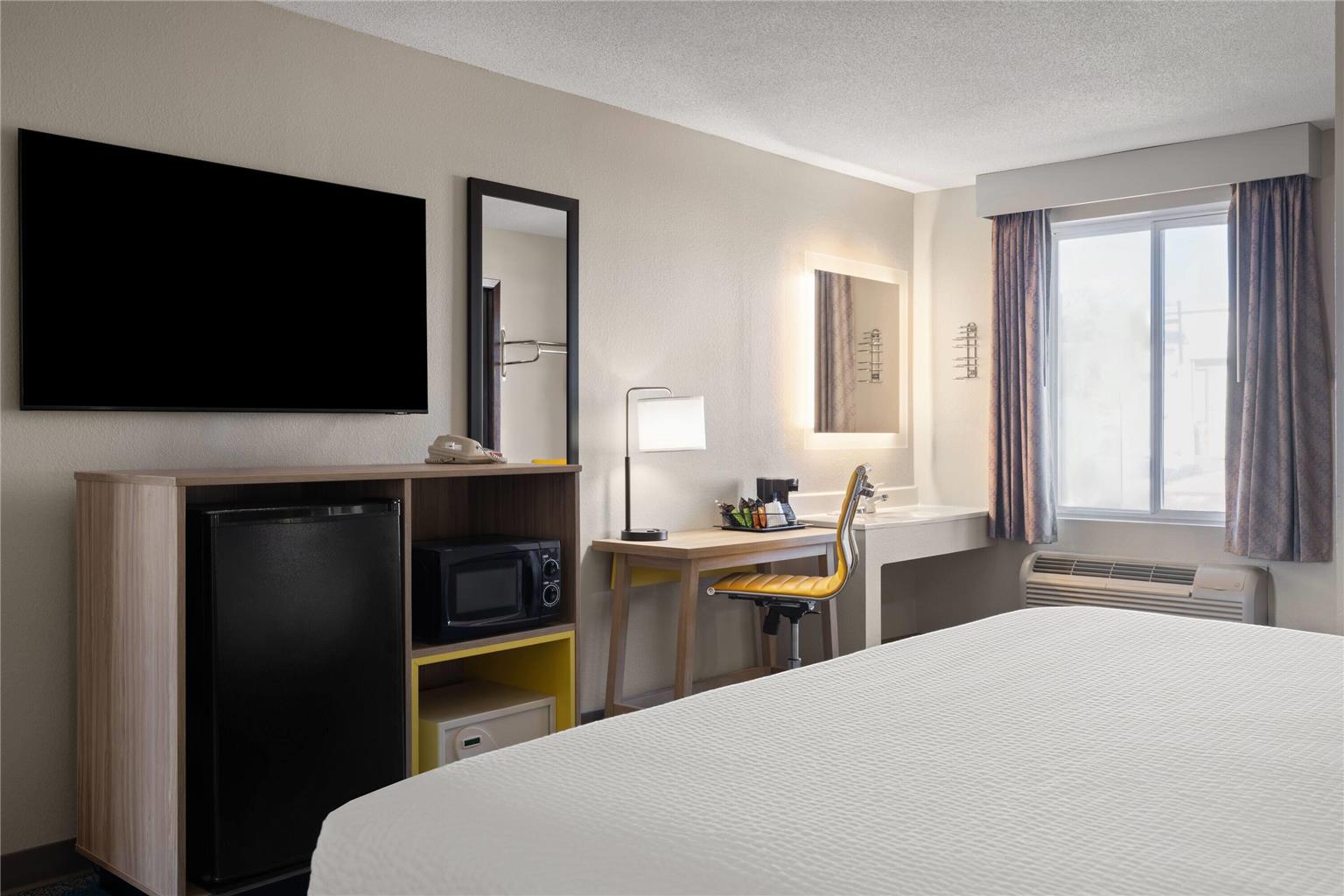 Days Inn by Wyndham Jamestown - photo 8