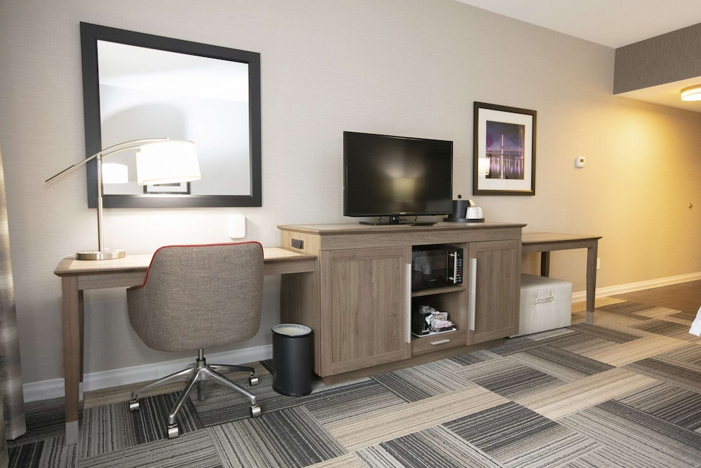 Hampton Inn Toledo Oregon - photo 12