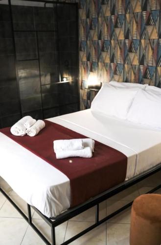 Toledo triple room — 4-Star Luxury Hotel in Naples, Italy