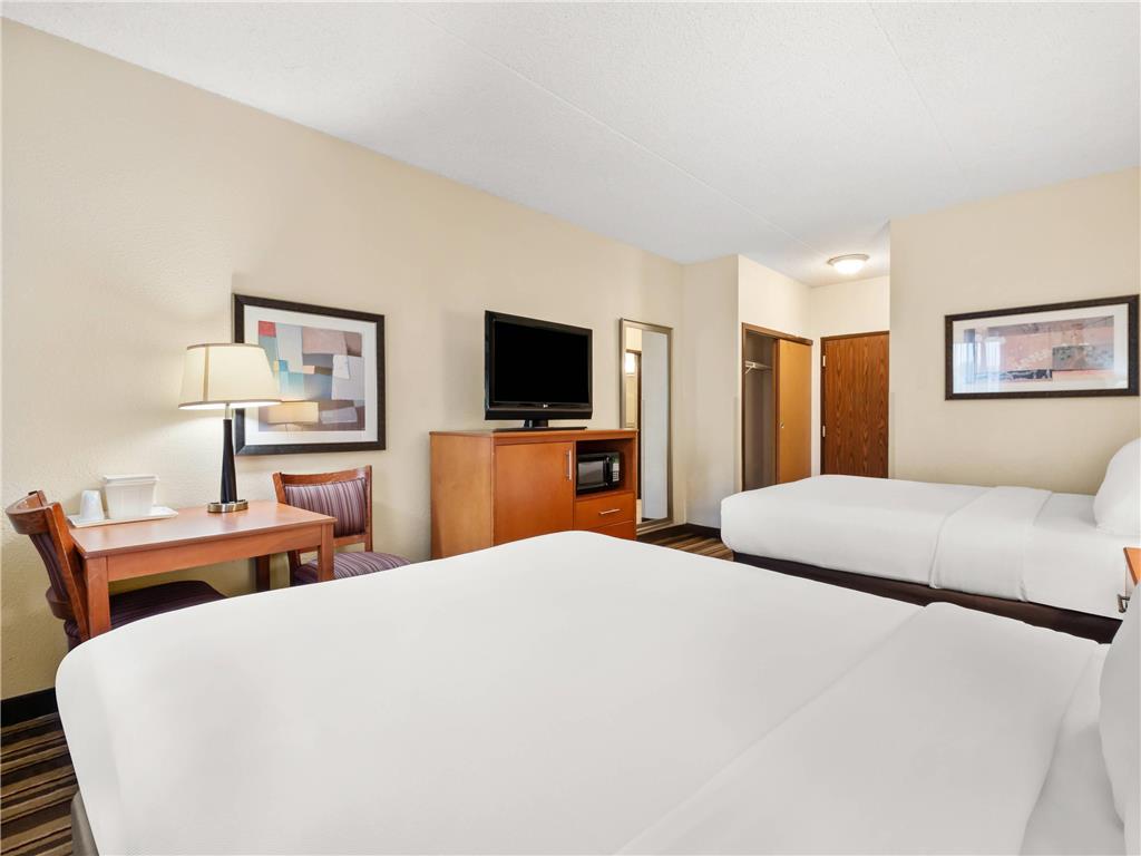 Comfort Inn Metro Airport - photo 21