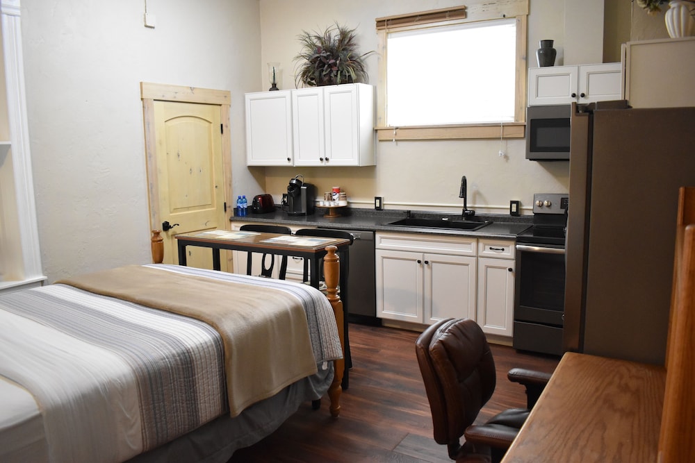 Silver Horseshoe Inn - photo 36