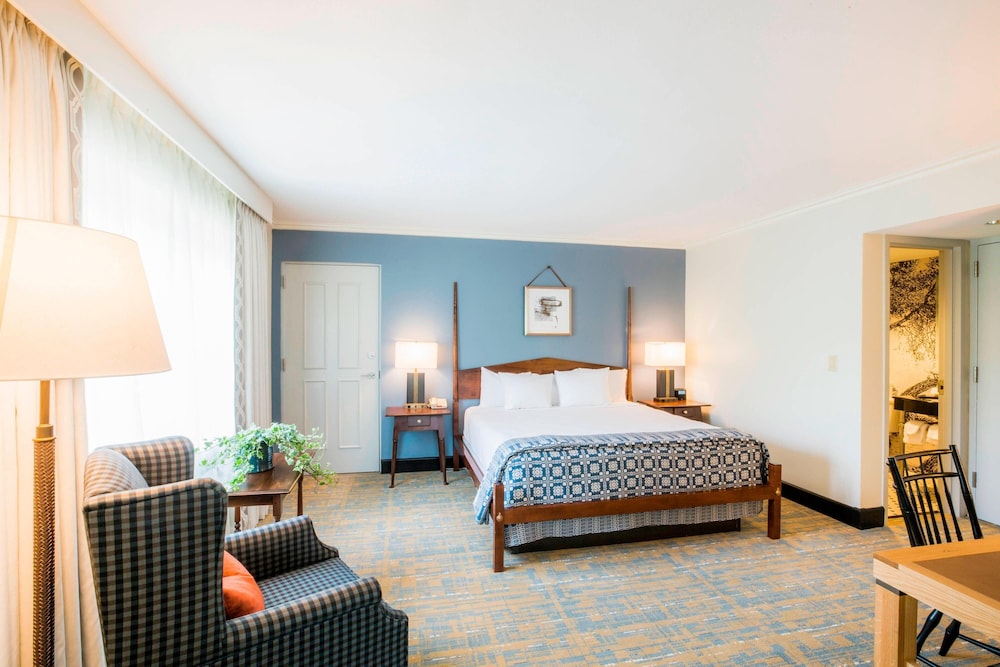 Williamsburg Lodge Autograph Collection - photo 37