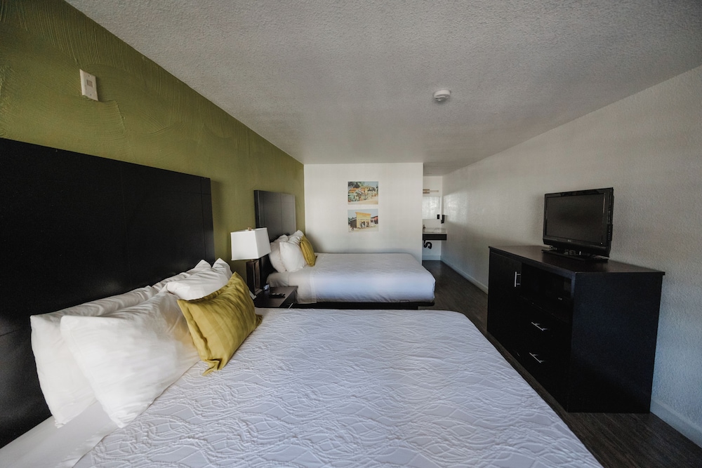 Old Town Western Inn & Suites - photo 12