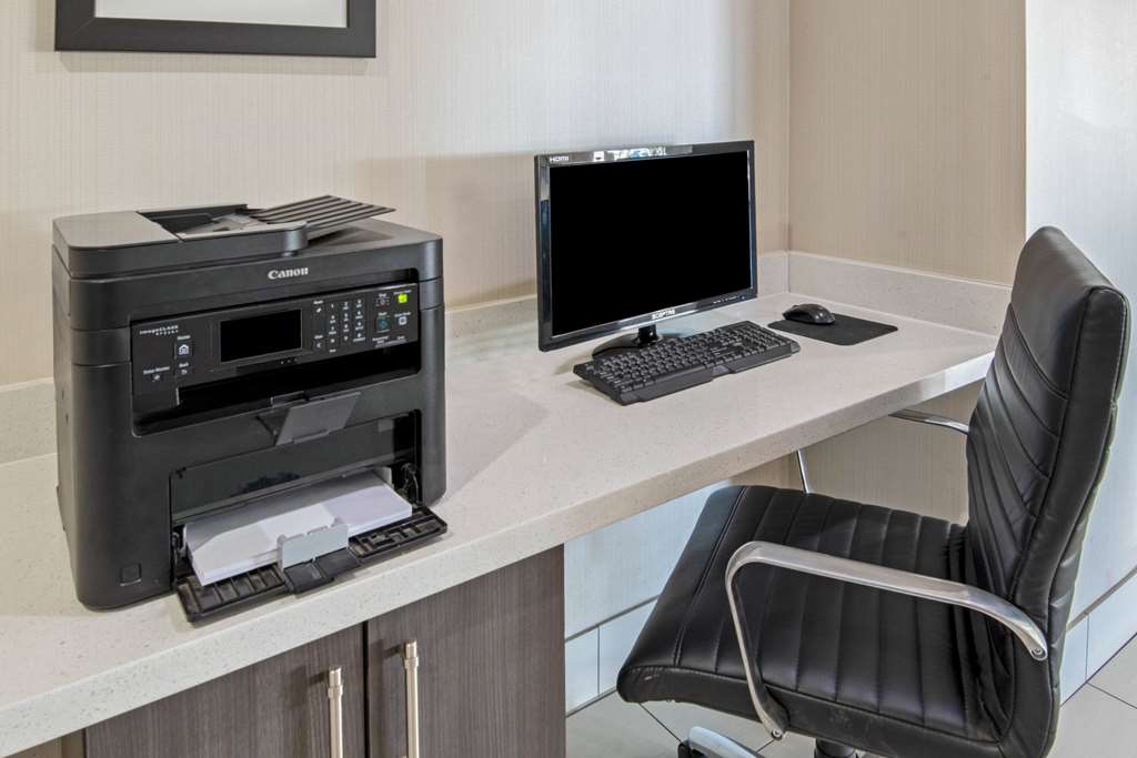La Quinta Inn & Suites by Wyndham Weatherford OK - photo 30