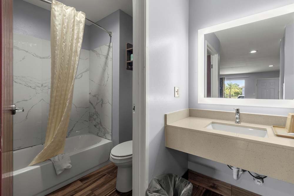 Express Inn and Suites - photo 28